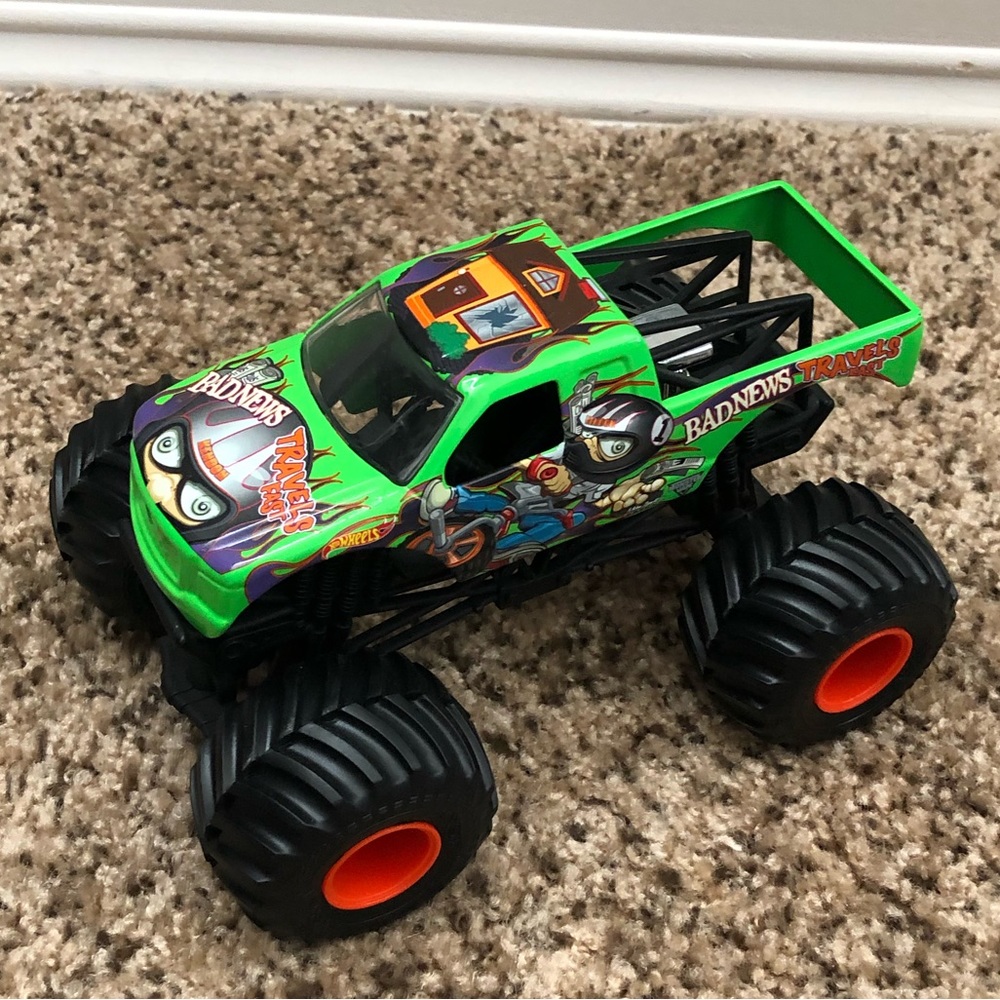 EUC Monster Jam Bad News Travels Fast 1:24 Scale Truck